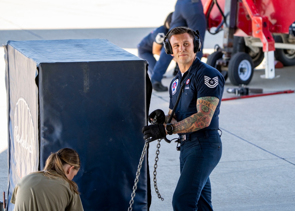 Thunderbirds return for Pacific Airshow