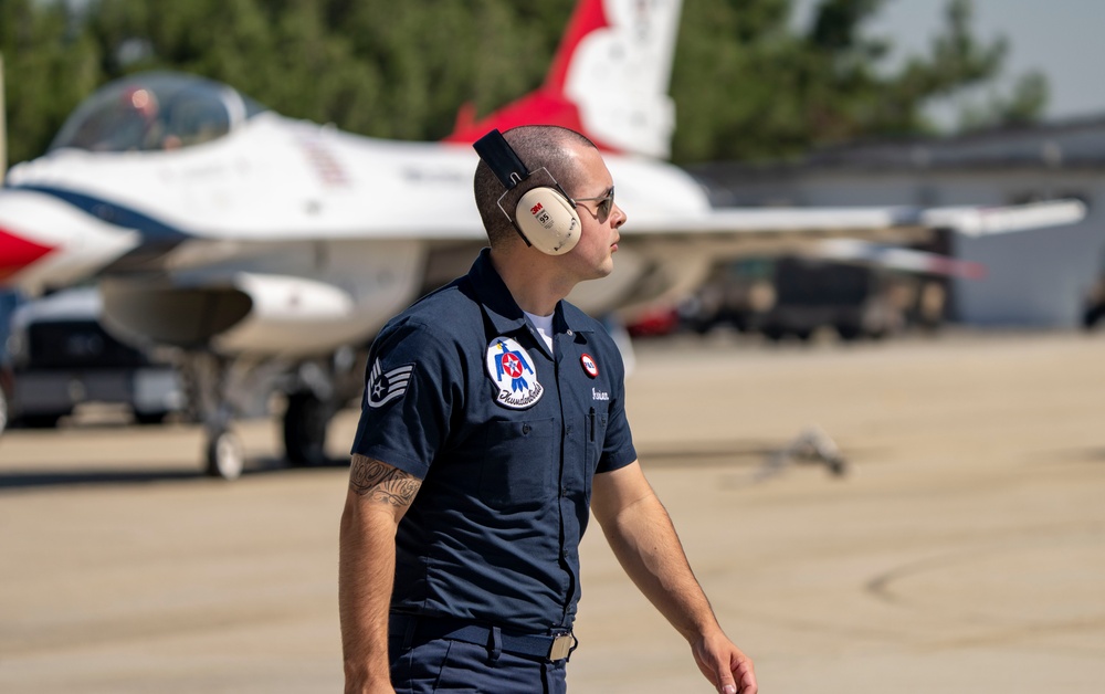 Thunderbirds return for Pacific Airshow