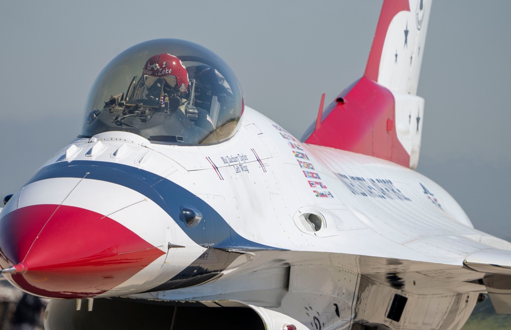 Thunderbirds return for Pacific Airshow