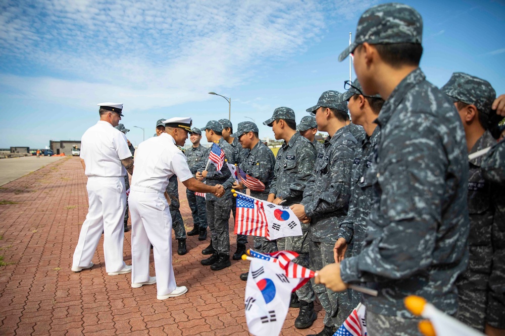 USS Ralph Johnson visits Jeju.