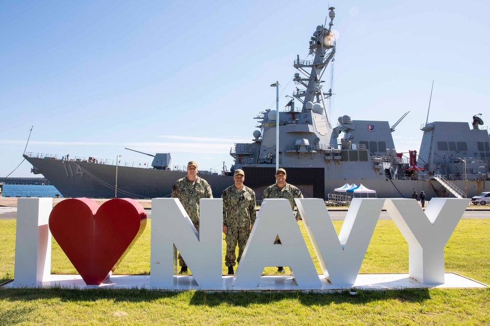 USS Ralph Johnson visits Jeju.