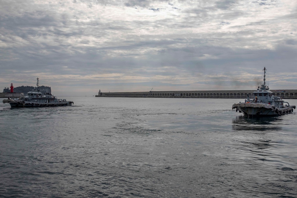 USS Ralph Johnson visits Jeju.