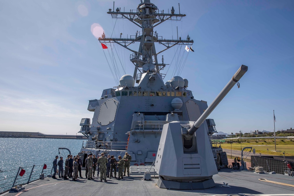 USS Ralph Johnson visits Jeju.