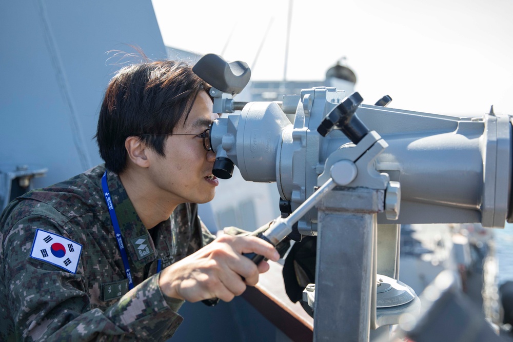 USS Ralph Johnson visits Jeju.