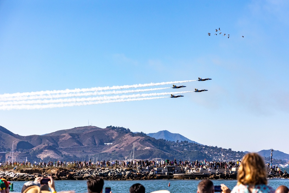 DVIDS Images SF Fleet Week 23 Blue Angels Air Show [Image 5 of 5]