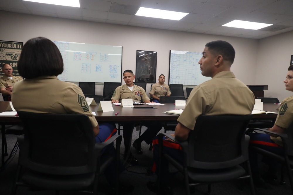 Sergeant Major of the Marine Corps visits Recruiting Station Tampa