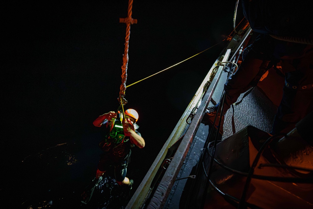 USS Carney (DDG 64) Conducts Man Overboard/ Search and Rescue Drill