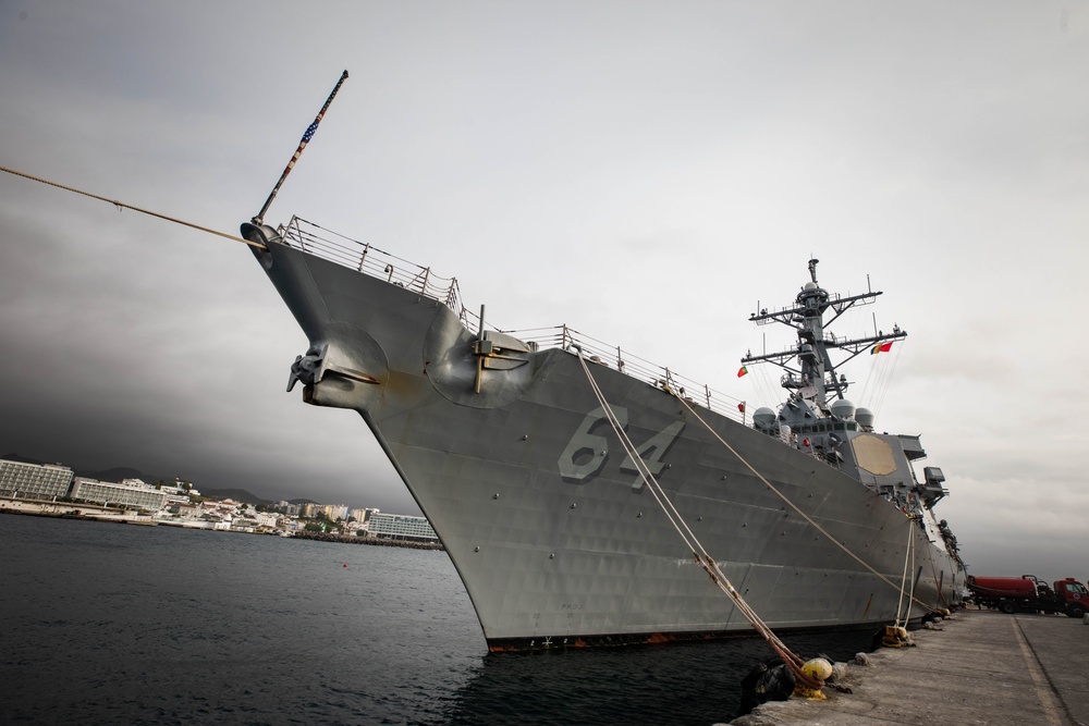 USS Carney (DDG 64) Makes a Brief Stop for Fuel in Azores, Portugal