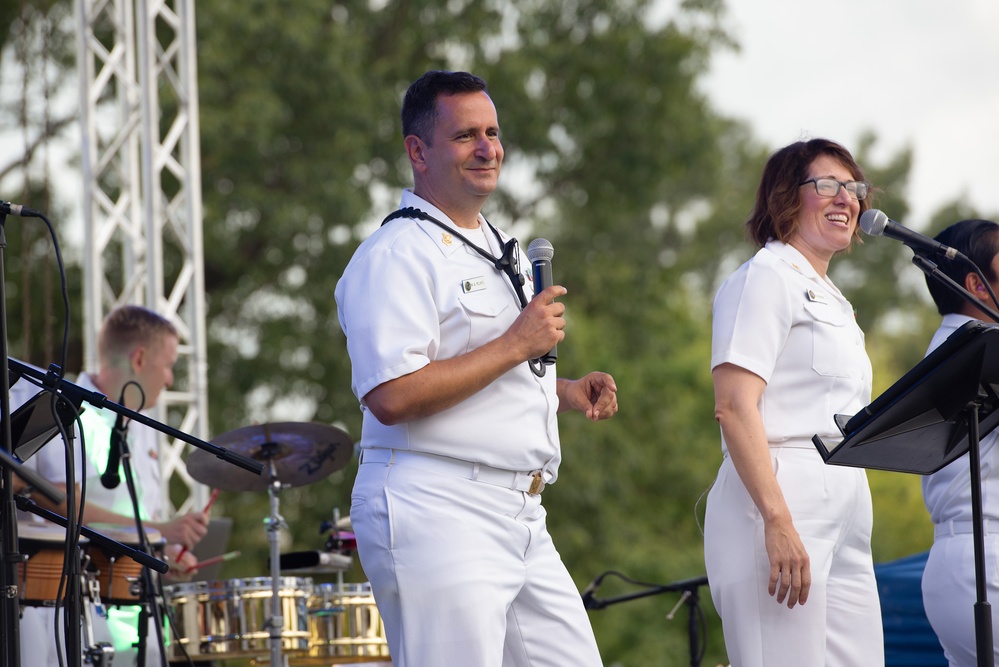 US Navy Band Cruisers at Independence De Mexico y Centroamerica