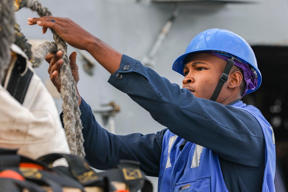 USS Shoup conducts replenishment-at-sea with USNS Carl Brashear