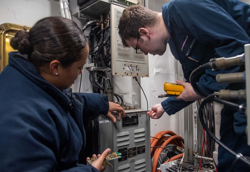 USS Ronald Reagan (CVN 76) Sailors perform maintenance