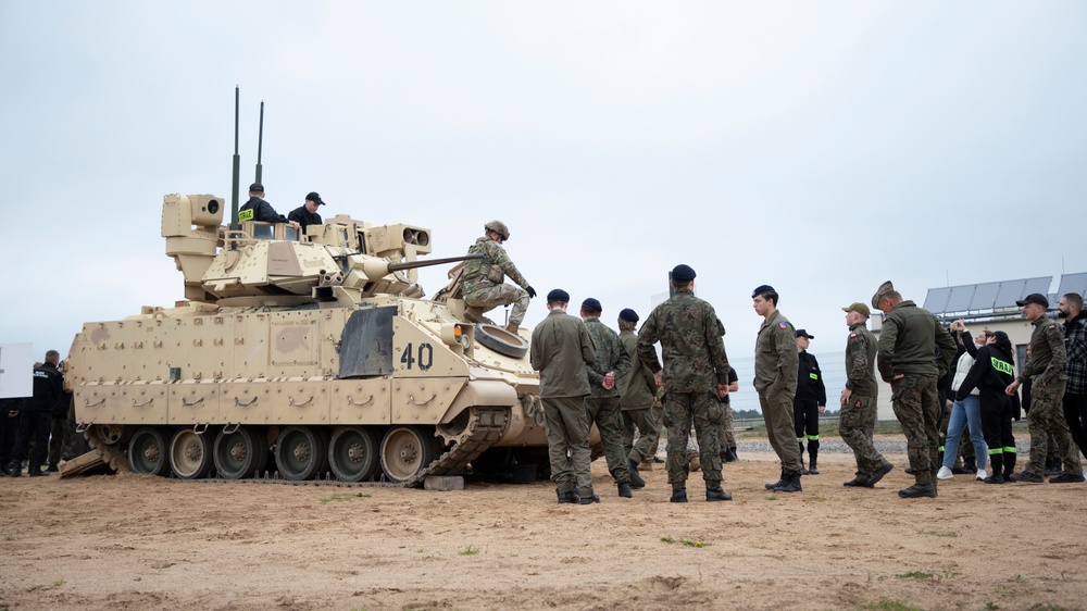 Host Nation Building: 2ABCT Showcases M2A1 Bradley to Polish JROTC