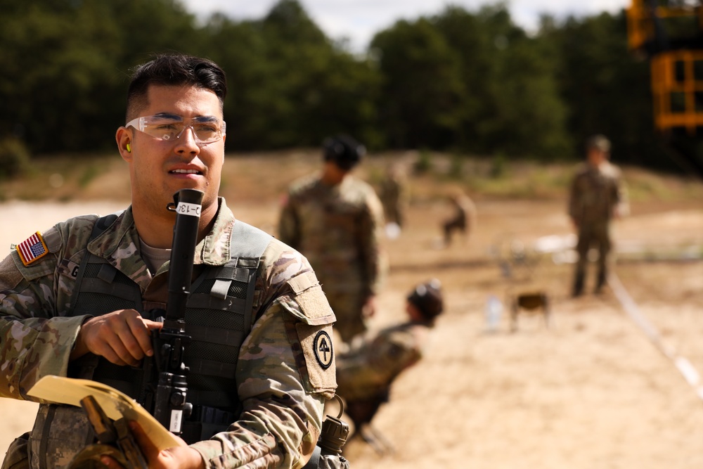 Able Co. Recruiting and Retention Qualifies their weapons