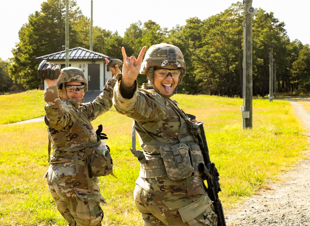 Able Co. Recruiting and Retention Qualifies their weapons