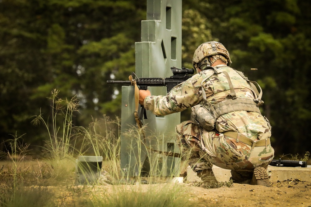 Able Co. Recruiting and Retention Qualifies their weapons
