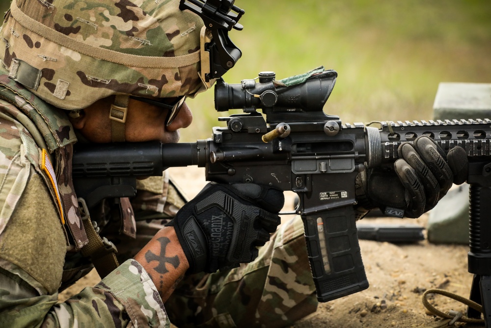 Able Co. Recruiting and Retention Qualifies their weapons
