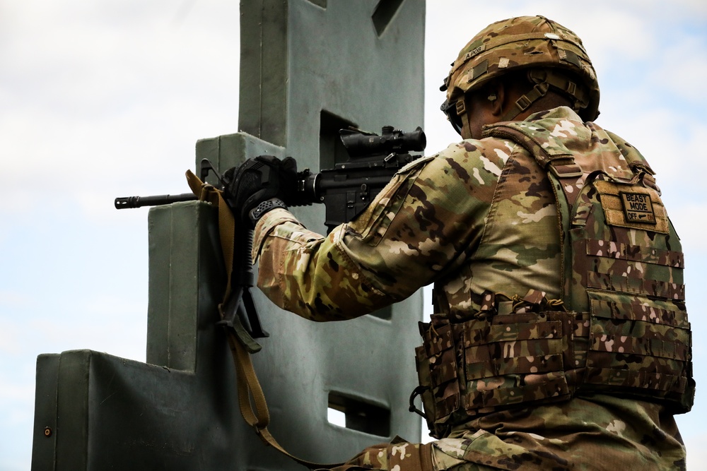 Able Co. Recruiting and Retention Qualifies their weapons