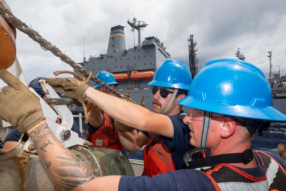 USCGC Munro Conducts Fueling at Sea with USNS Yukon