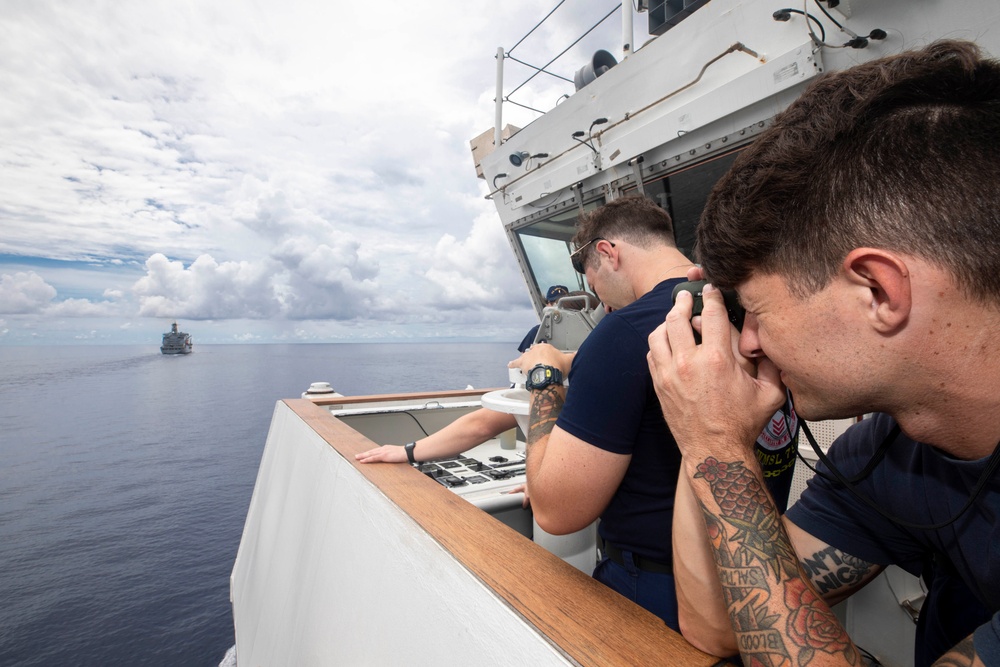 USCGC Munro Conducts Fueling at Sea with USNS Yukon