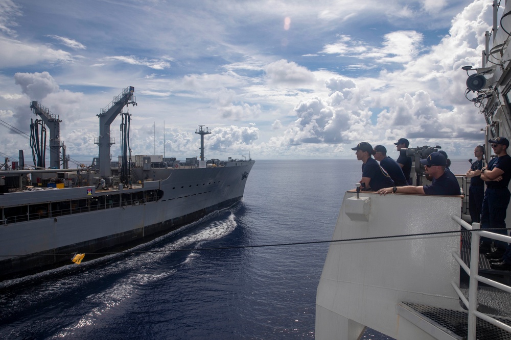 USCGC Munro Conducts Fueling at Sea with USNS Yukon