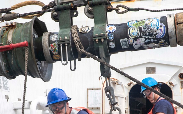 USCGC Munro Conducts Fueling at Sea with USNS Yukon