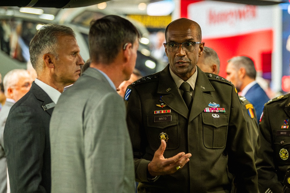 Soldier's Engage with Attendees of  AUSA 2023