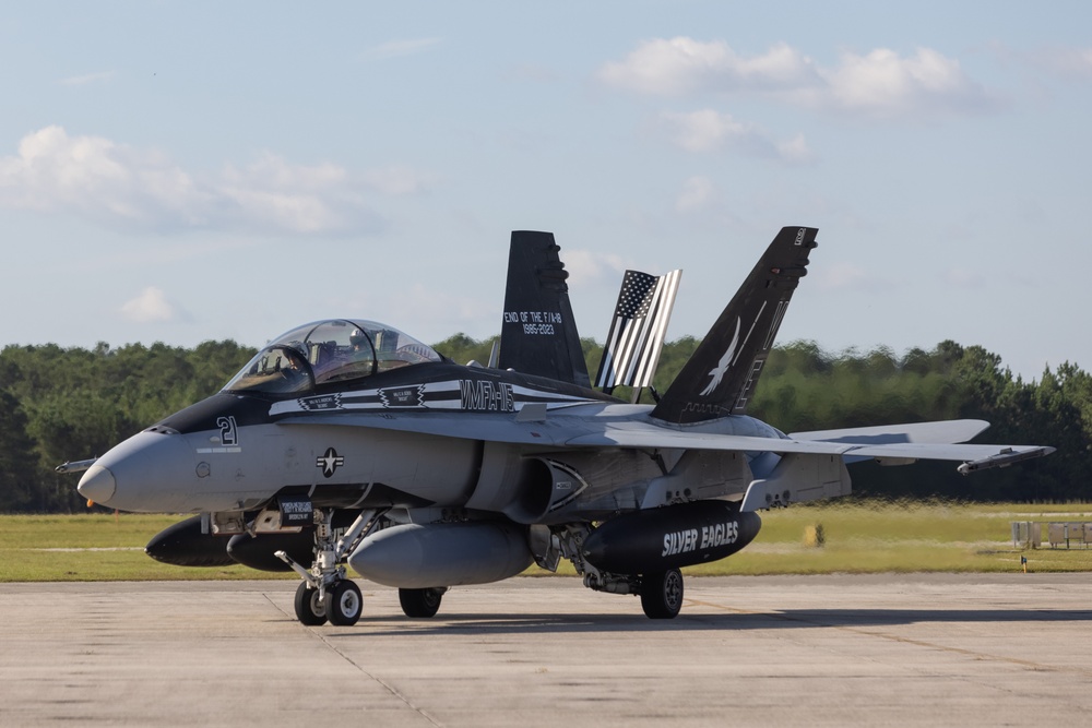 VMFA-115 returns from UDP