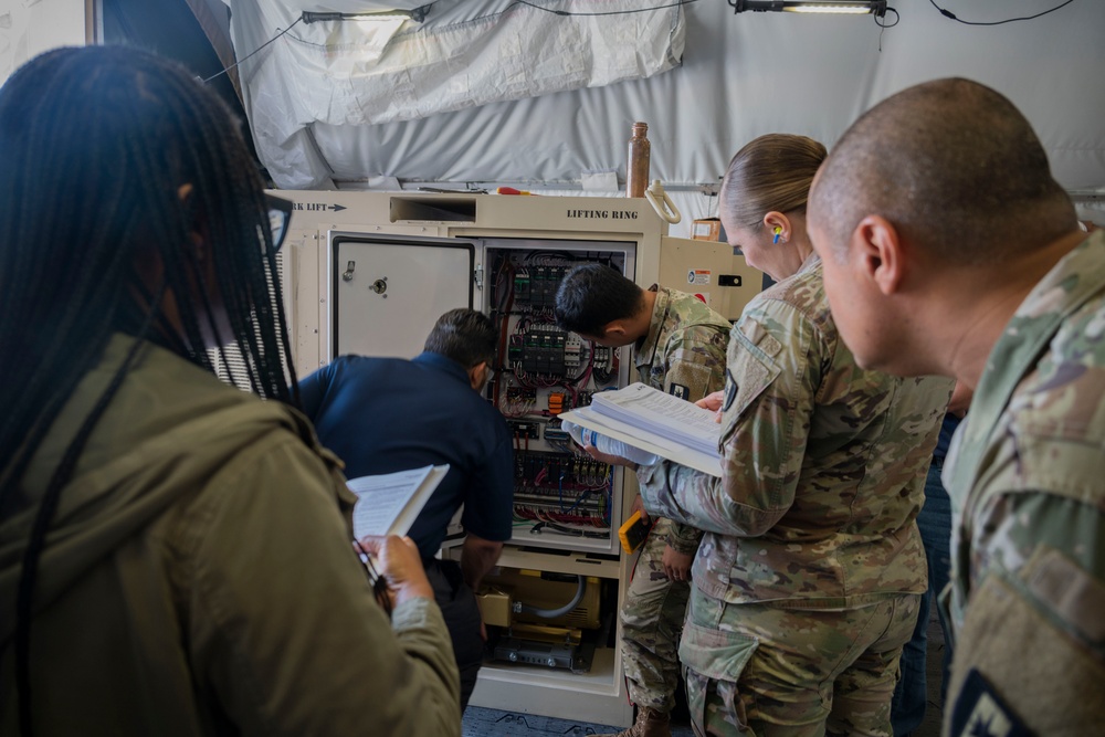 U.S. Army Materiel Command and 44th Medical Brigade get hands-on training with the Expeditionary Deployable Oxygen Concentration System (EDOCS) at USAMMDA