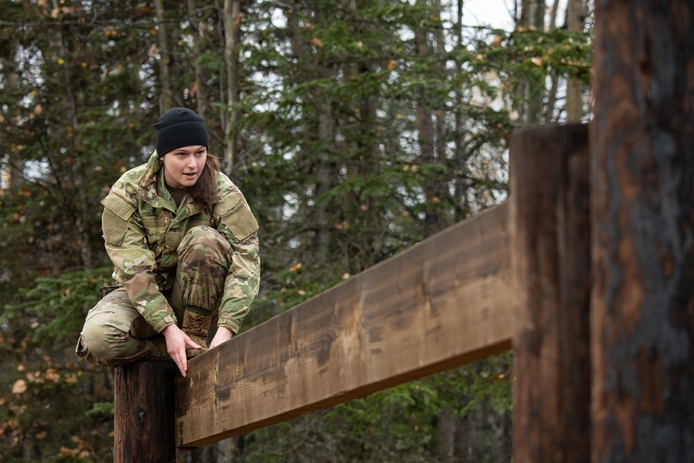 95th CBRN competes in obstacle course