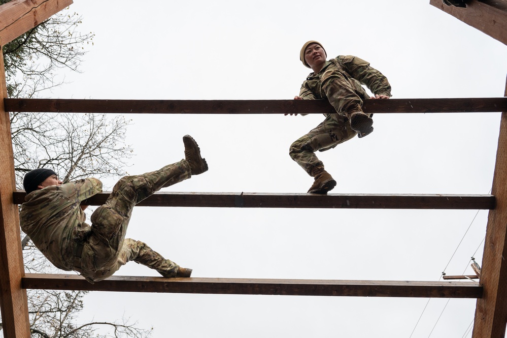 95th CBRN competes in obstacle course