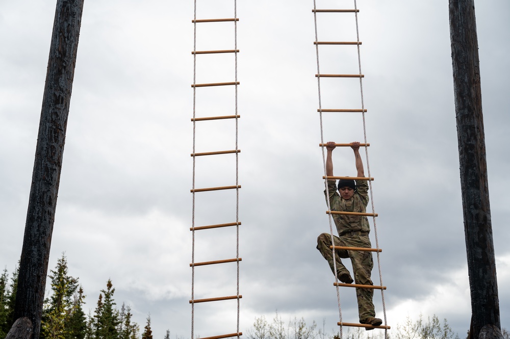 95th CBRN competes in obstacle course