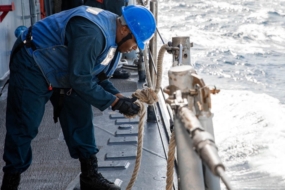 USS Robert Smalls (CG 62) Conducts RAS with USNS Carl Brashear