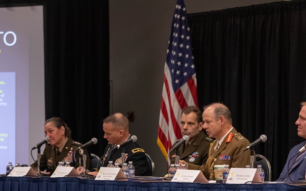 Reserve leads visionary seminar to integrate civilian knowledge