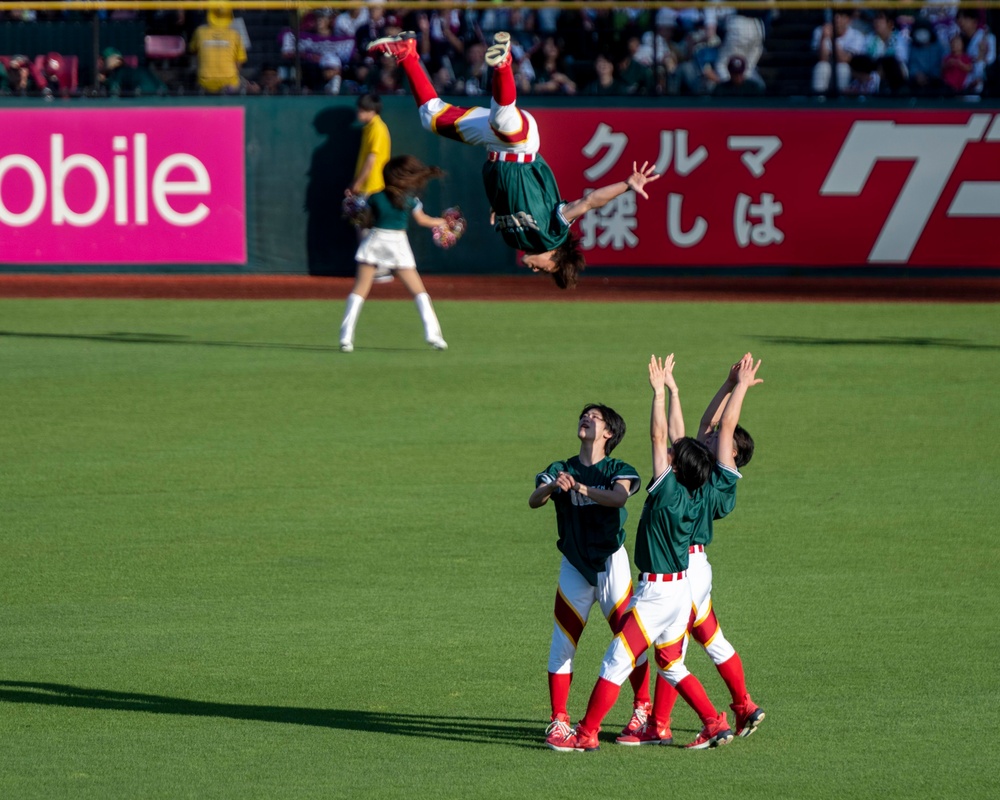 Edgren Middle High School Baseball Team Goes to Rakuten Eagles Game