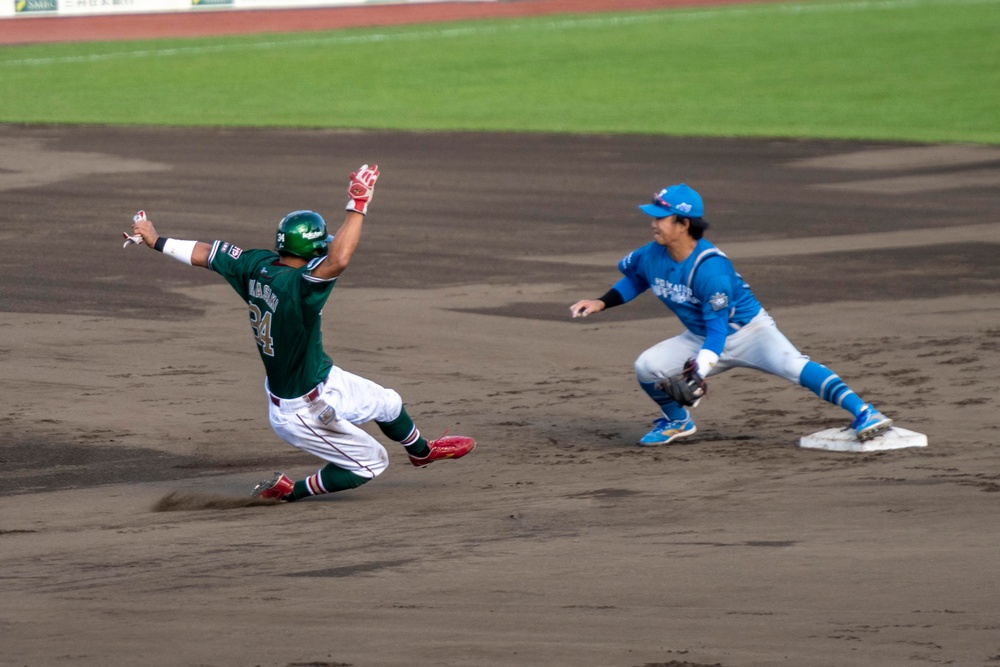 Edgren Middle High School Baseball Team Goes to Rakuten Eagles Game