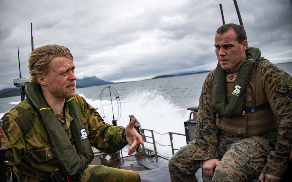 26th MEU(SOC) and Norwegian Soldiers Navigate the Littorals during Norway Bilateral Exercise