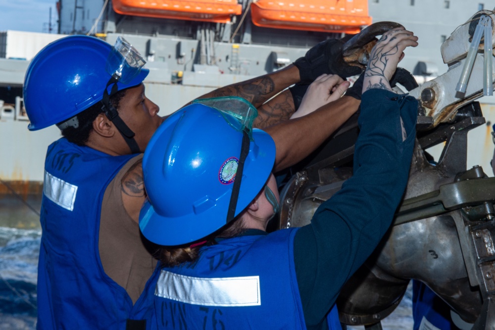 USS Ronald Reagan (CVN 76) conducts fueling-at-sea with USNS Rappahannock (T-AO 204)