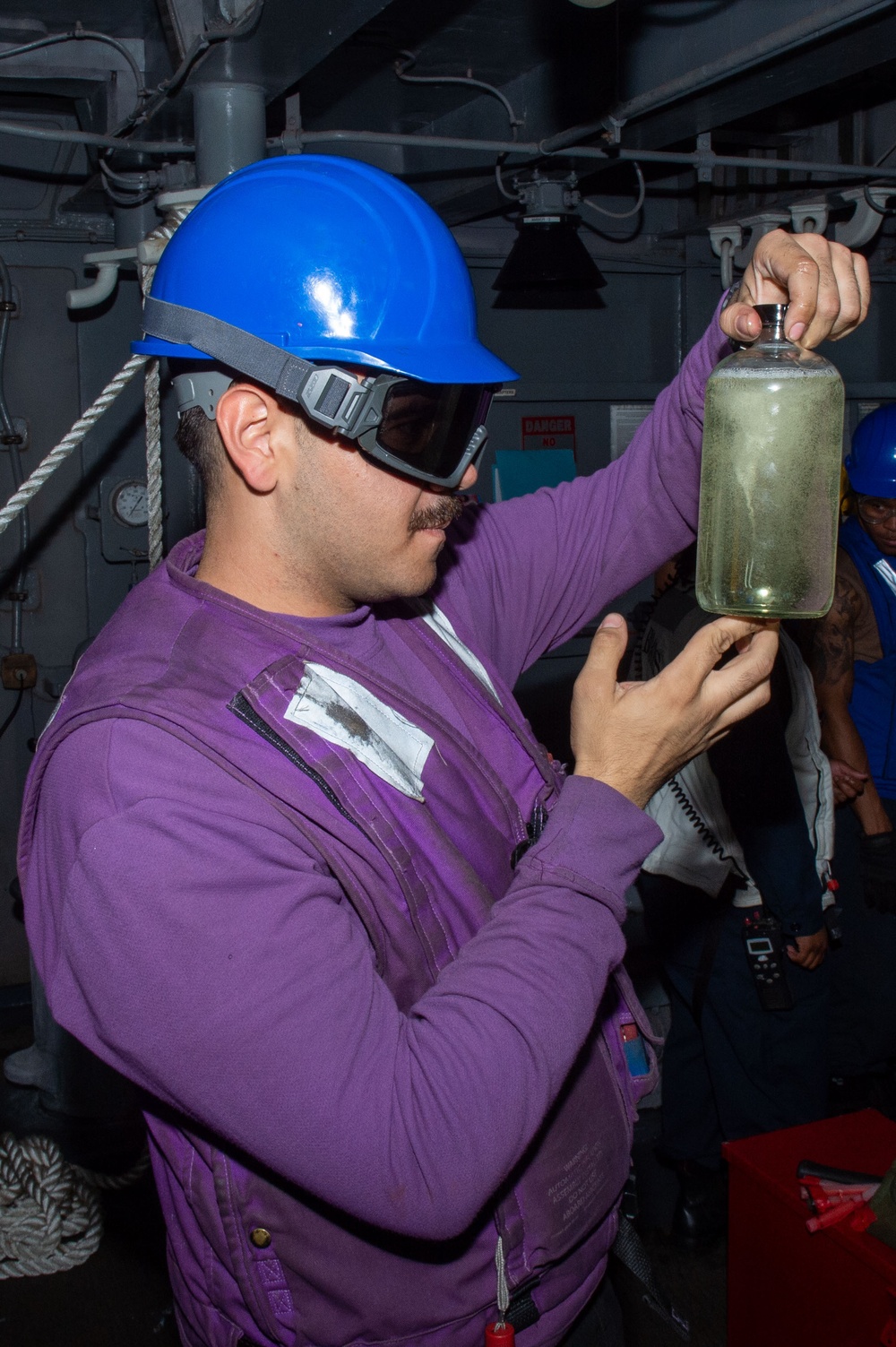 USS Ronald Reagan (CVN 76) conducts fueling-at-sea with USNS Rappahannock (T-AO 204)