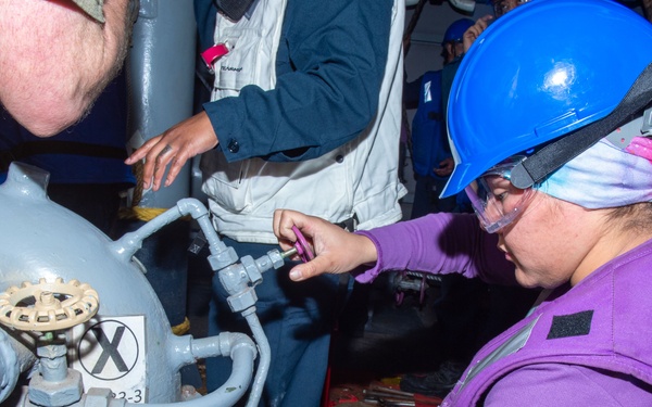 USS Ronald Reagan (CVN 76) conducts fueling-at-sea with USNS Rappahannock (T-AO 204)