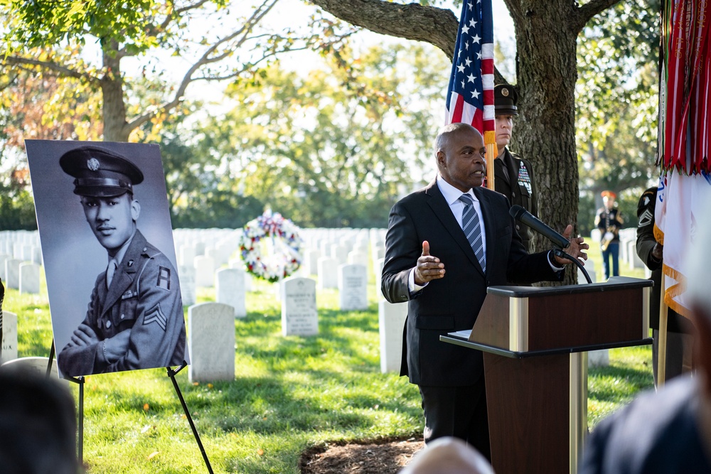 A Posthumous Badge and Medal Presentation Ceremony is Held for U.S. Army Staff Sgt. Waverly Woodson Jr. in Section 69