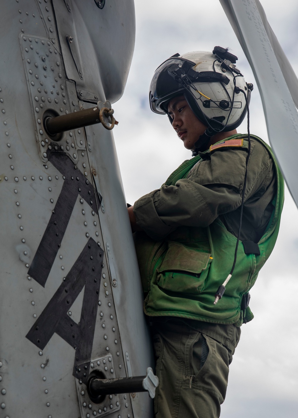 Sailors Conduct Flight Operations Aboard USS John Finn (DDG 113), Oct. 2