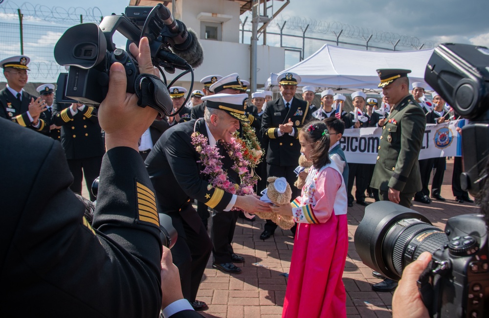 USS Ronald Reagan (CVN 76) arrives in Busan, Republic of Korea for scheduled port visit