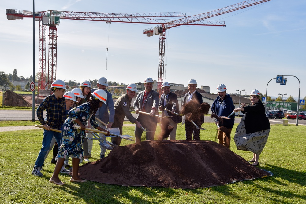 DVIDS – Nachrichten – Partner feiern den Bau der neuen Spangdahlem-Grundschule in Deutschland
