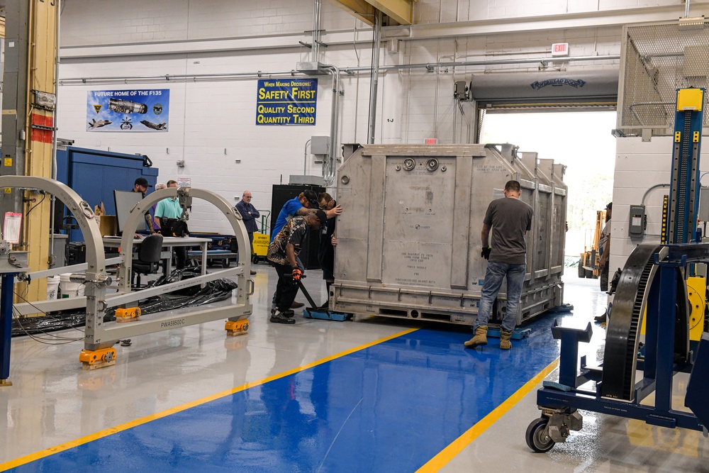Fleet Readiness Center Southeast inducts its first F135 Power Module, begins Artisan training