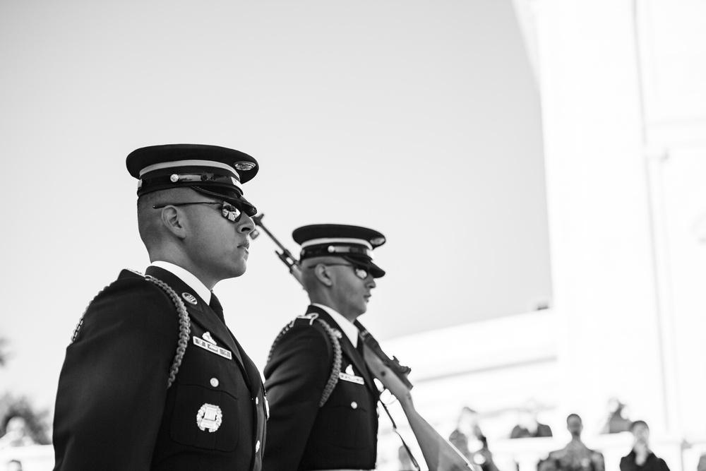 Italian Air Force Chief of Staff Lt. Gen. Luca Goretti Participates in a Public Wreath-Laying Ceremony at the Tomb of the Unknown Soldier