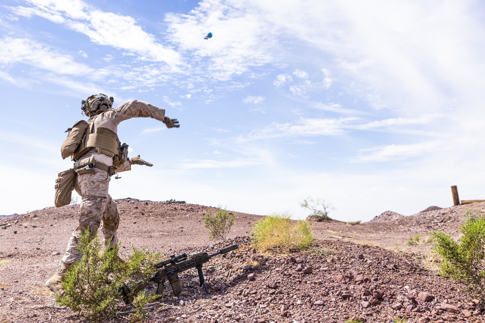 3/2 Marines Conduct Live-fire and Maneuver Range