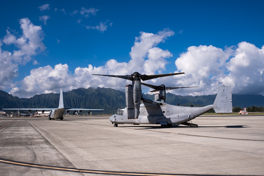 Coast Guard and Marine Corps hold a JROTC visit Kaneohe Bay