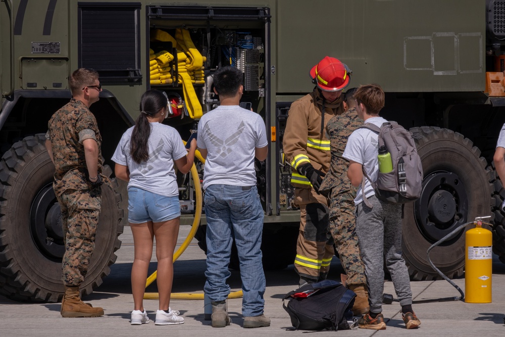 Coast Guard and Marine Corps hold a JROTC visit Kaneohe Bay