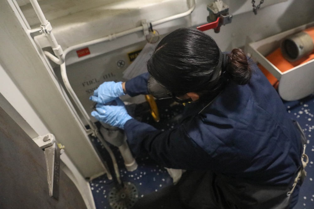 Sailors conduct engineering team drills aboard the USS Rafael Peralta (DDG 115) in the South China Sea