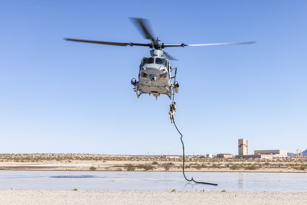 3/2 Marines and VMX-1 Conduct Fast Rope Training